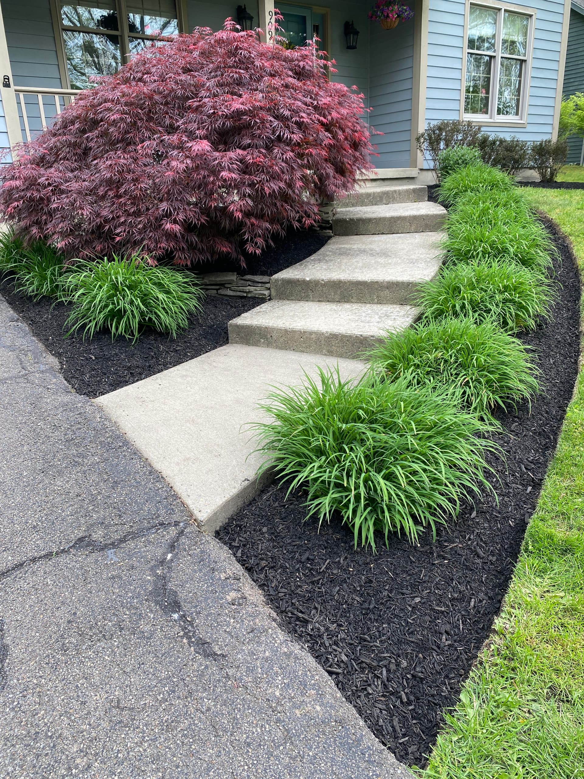 Gallery photos for Fresh Mulch and Clean Edges That Make a Yard Look Sharp: Image #5