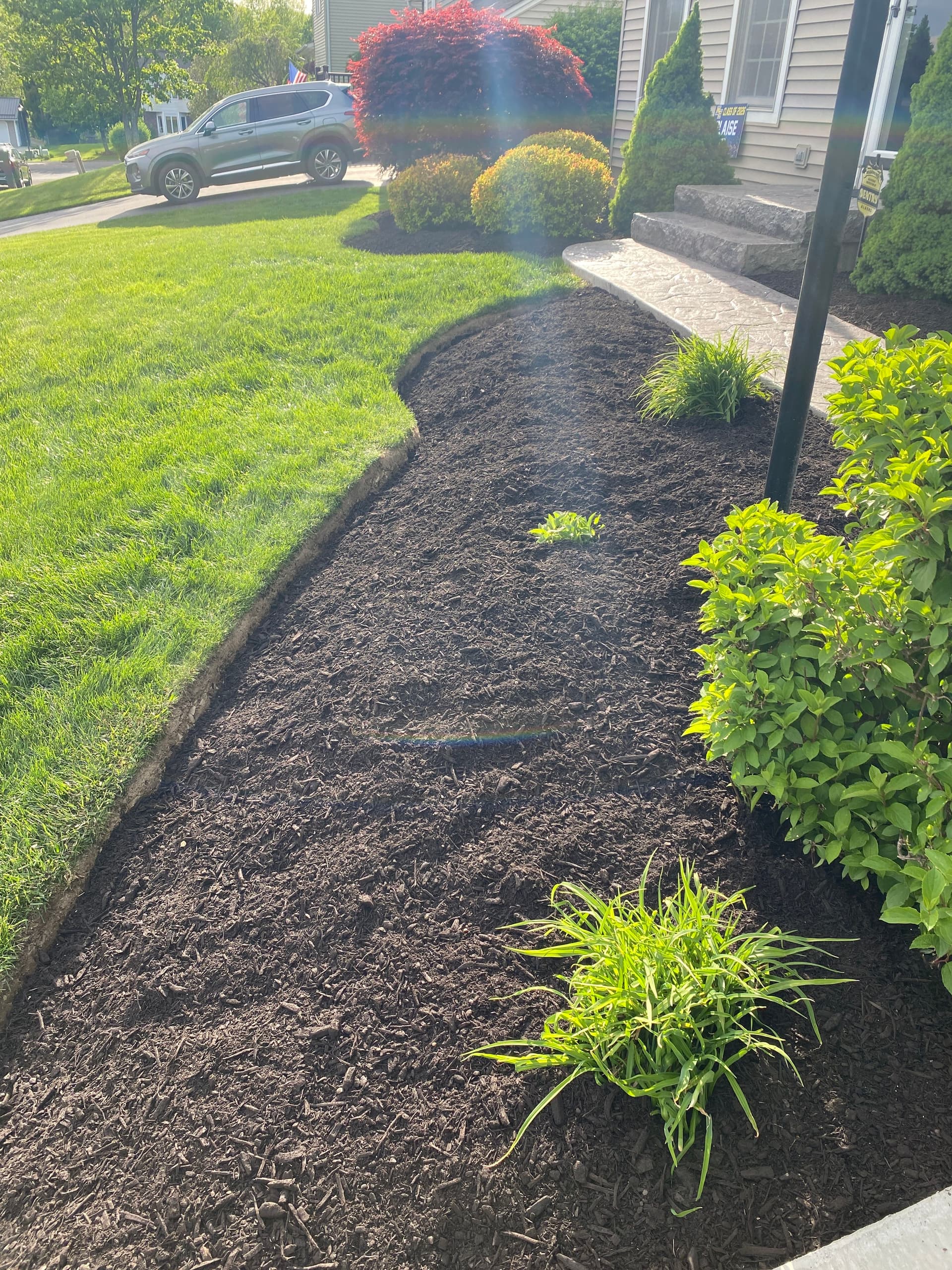Gallery photos for Fresh Mulch and Clean Edges That Make a Yard Look Sharp: Image #2